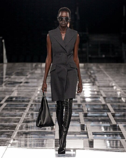 Платье Givenchy на PFW AW 2022-2023
