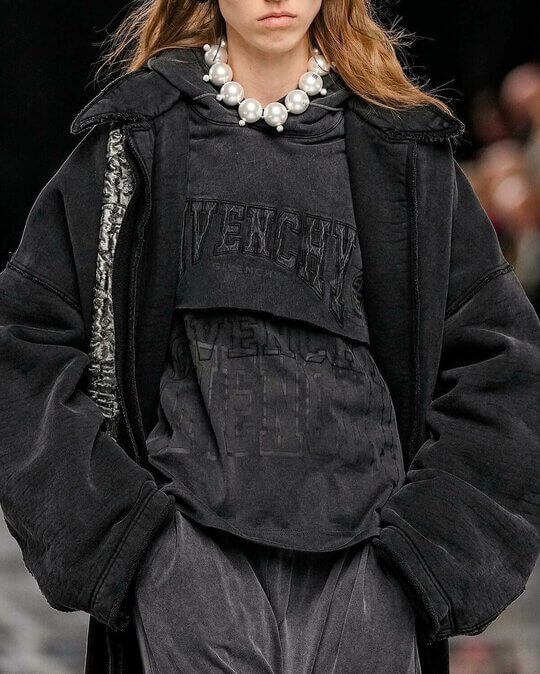 Аксессуары из жемчуга Givenchy