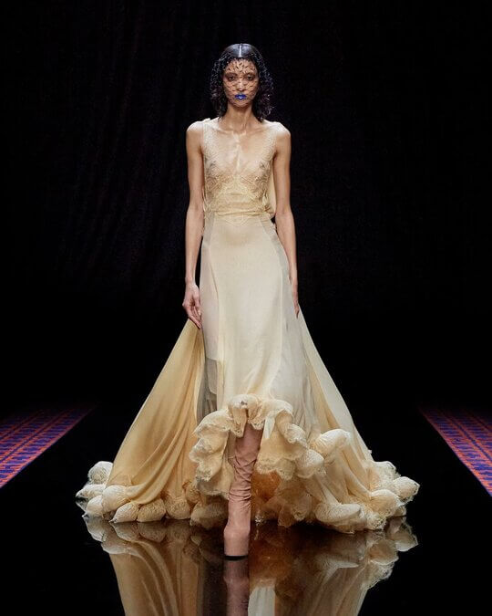 Платья на показе Lanvin на PFW AW 2022-2023