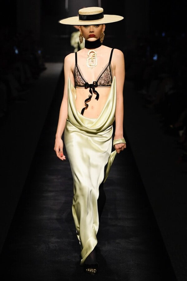 Платье из коллекции от кутюр Schiaparelli Couture