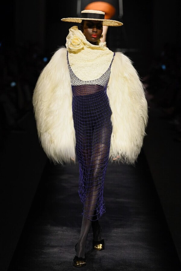 Одежда в сетку на показе Schiaparelli Couture